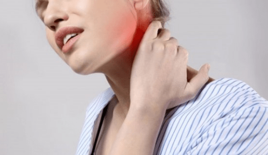 Dėl osteochondrozės atsiranda kaklo ir pečių skausmas